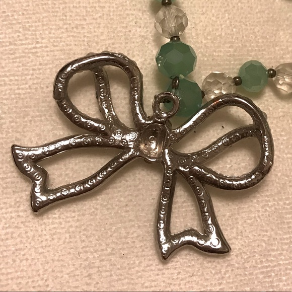 Vintage Style Bow Necklace - Picture 3 of 3